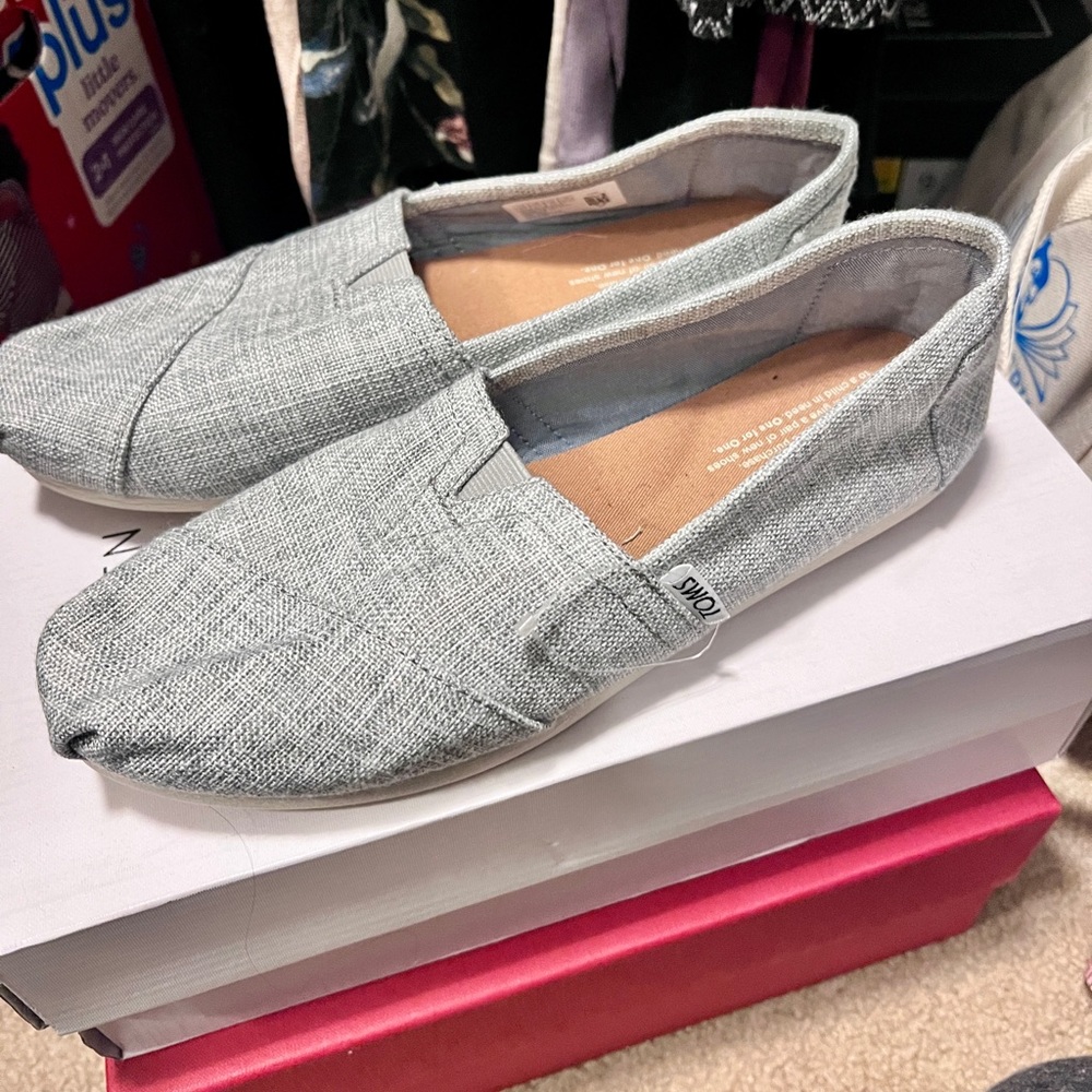 Toms shoes 8.5 brand new